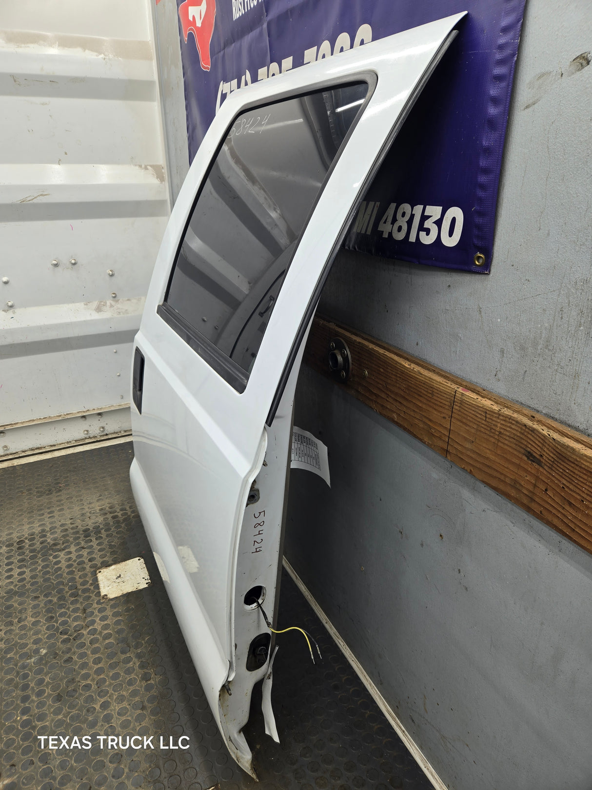 1999-2011 Ford Super Duty F250 F350 F450 F550 RH Crew Cab Passenger Side Rear Door