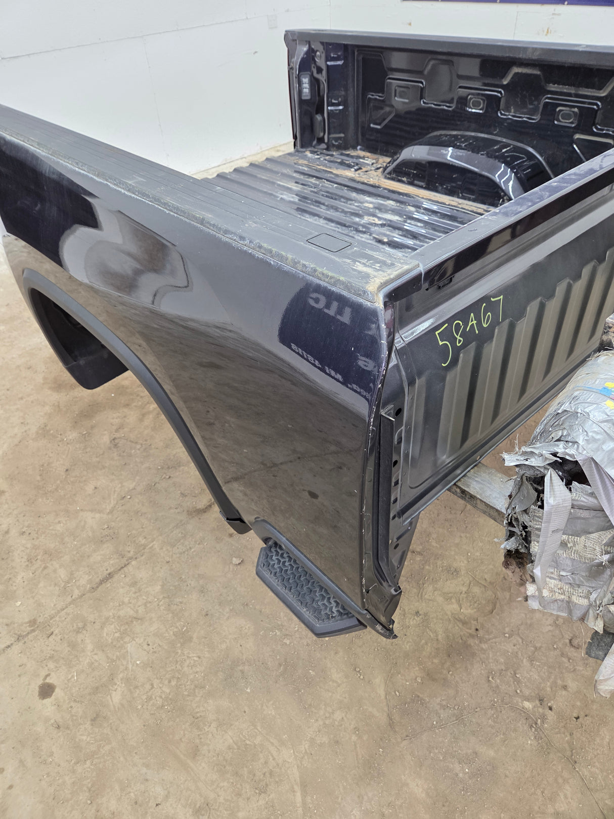2019-2025 Chevrolet Silverado 2500 3500 HD 6' 6" Short Truck Bed