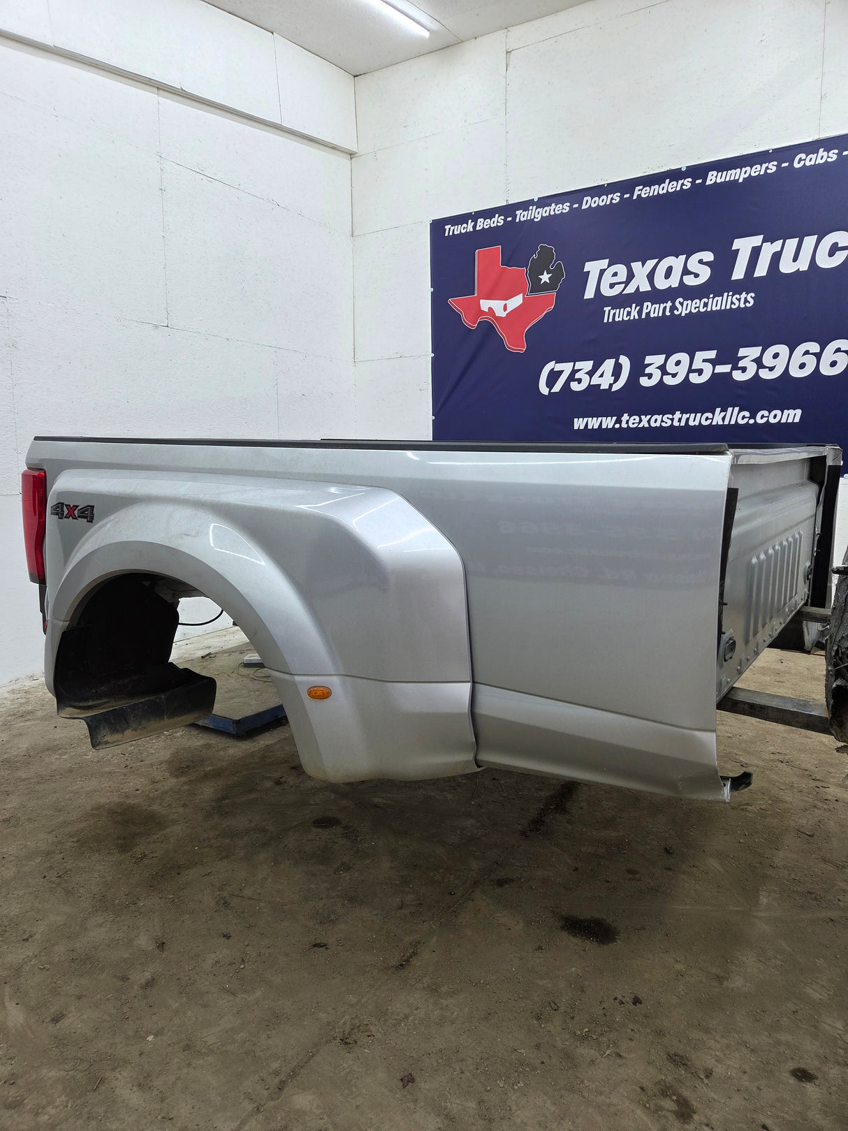 2017-2022 Ford Super Duty F350 F450 F550 8' Dually Bed *Damage