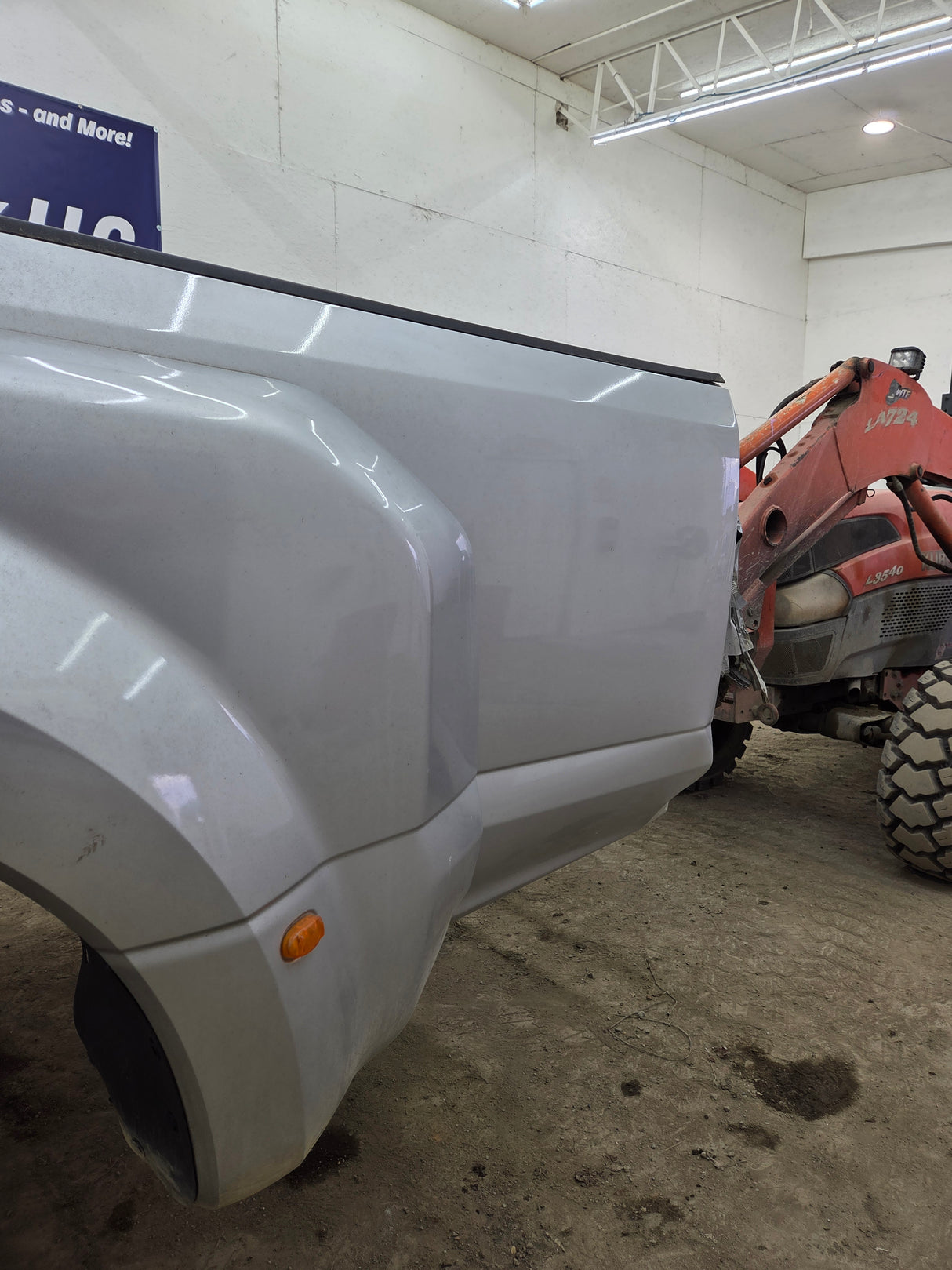2017-2022 Ford Super Duty F350 F450 F550 8' Dually Bed *Damage