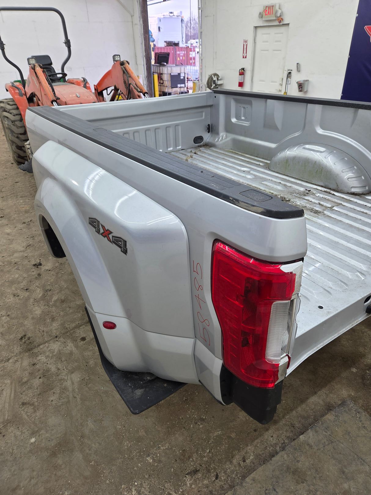 2017-2022 Ford Super Duty F350 F450 F550 8' Dually Bed *Damage
