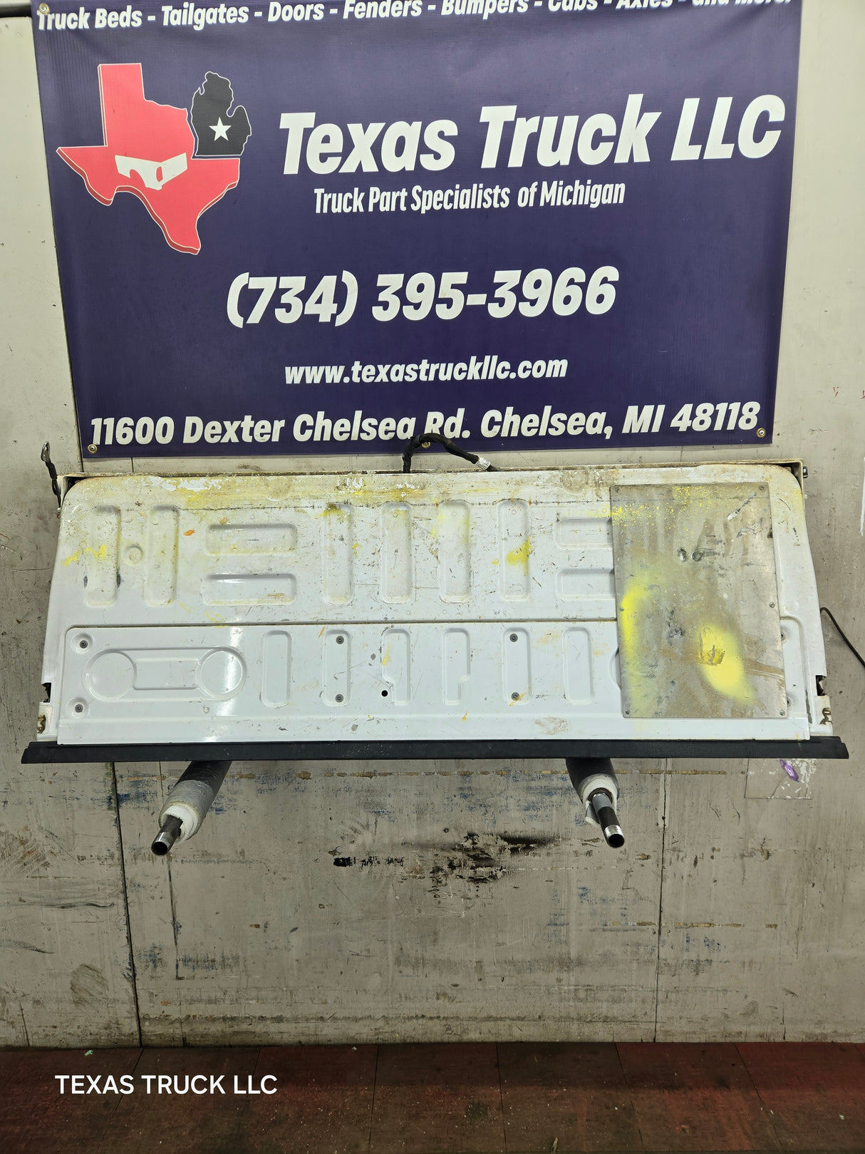 2018-2020 Ford F150 Tailgate - Oxford White