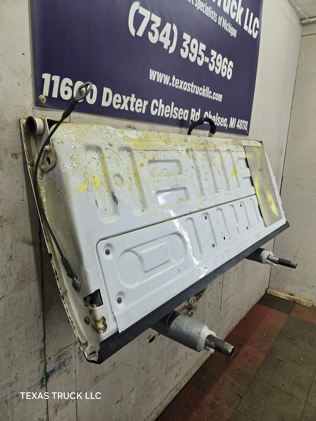 2018-2020 Ford F150 Tailgate - Oxford White