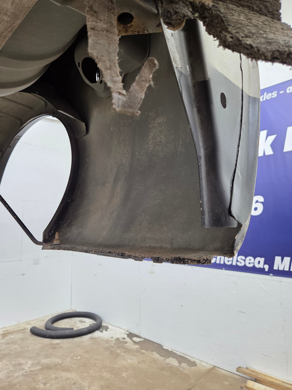 1999-2010 Ford Super Duty F250 F350 6' 9" Short Truck Bed