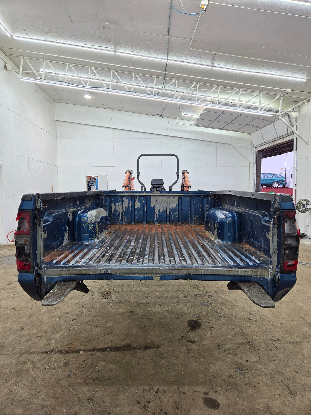 2001-2004 Nissan Frontier Long Bed Truck Bed 6' 2"