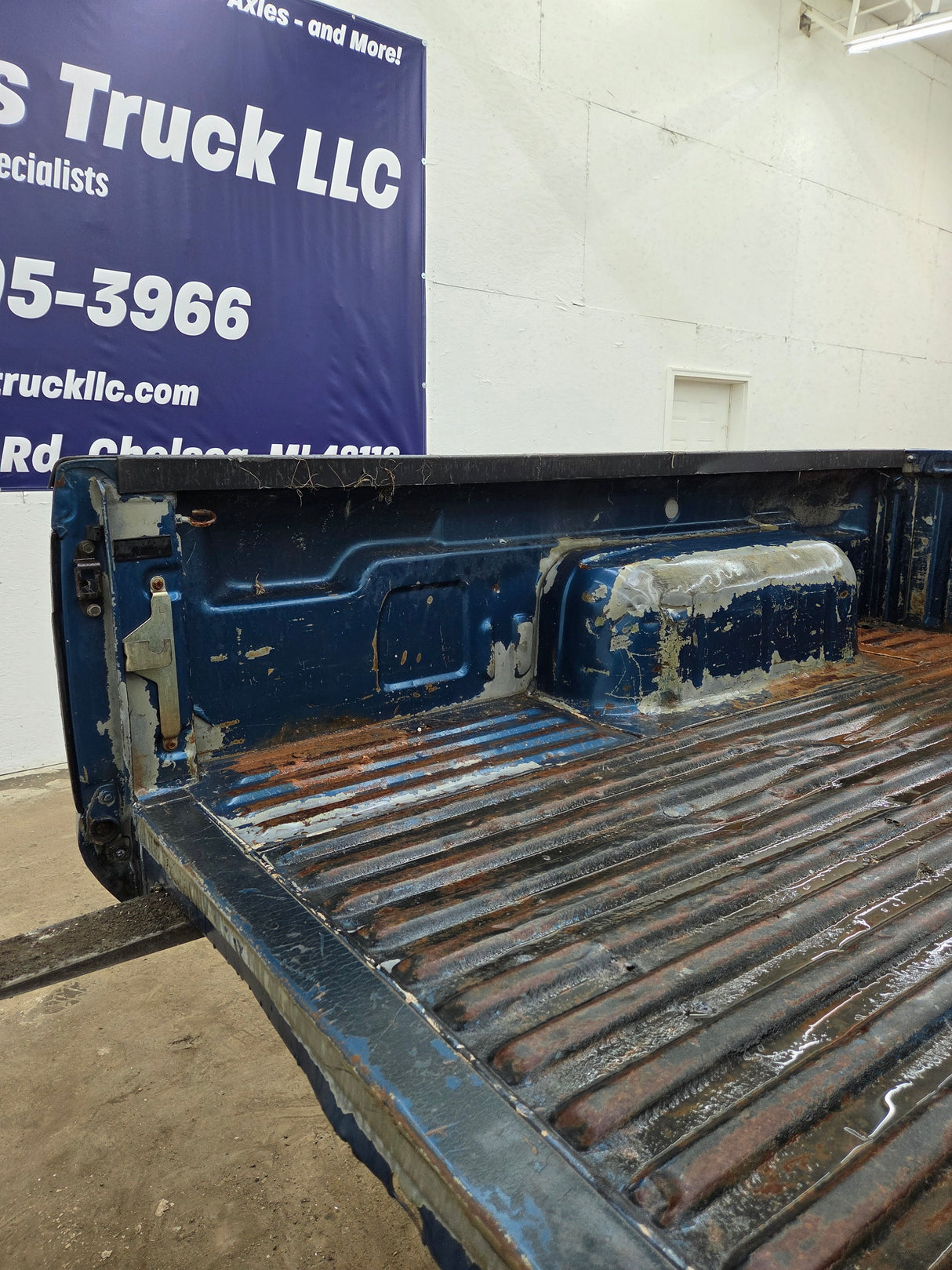 2001-2004 Nissan Frontier Long Bed Truck Bed 6' 2"