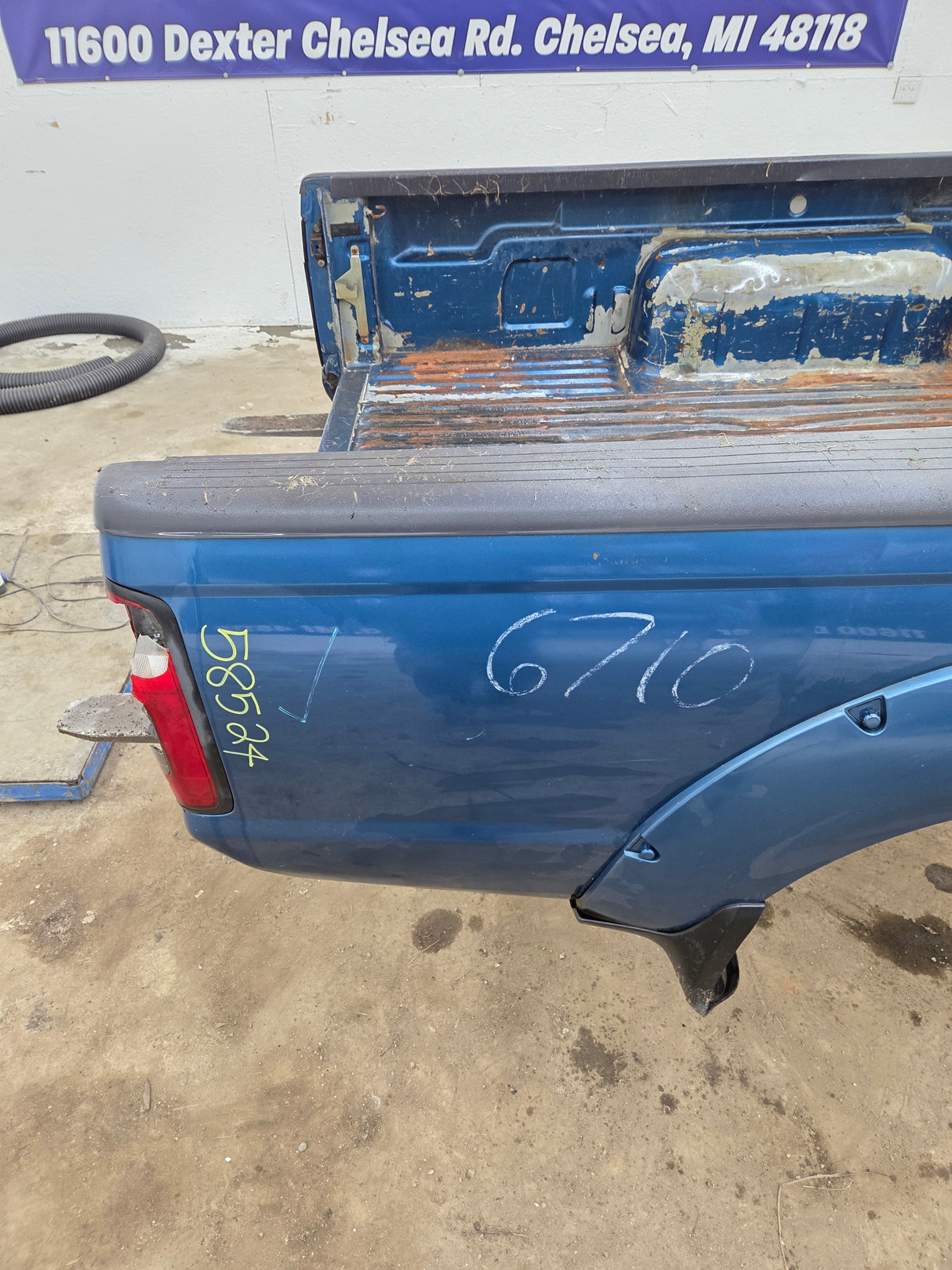 2001-2004 Nissan Frontier Long Bed Truck Bed 6' 2"