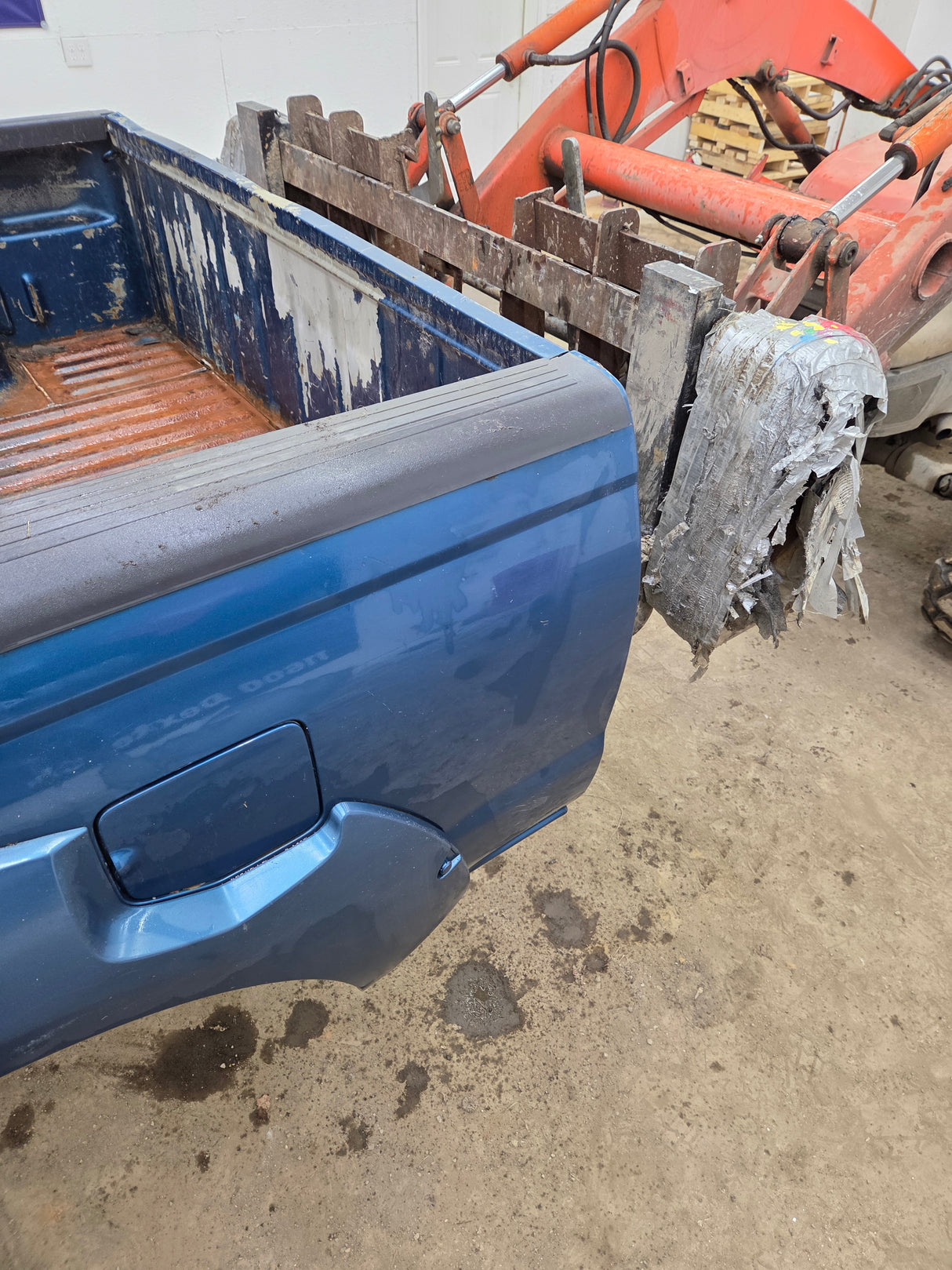 2001-2004 Nissan Frontier Long Bed Truck Bed 6' 2"