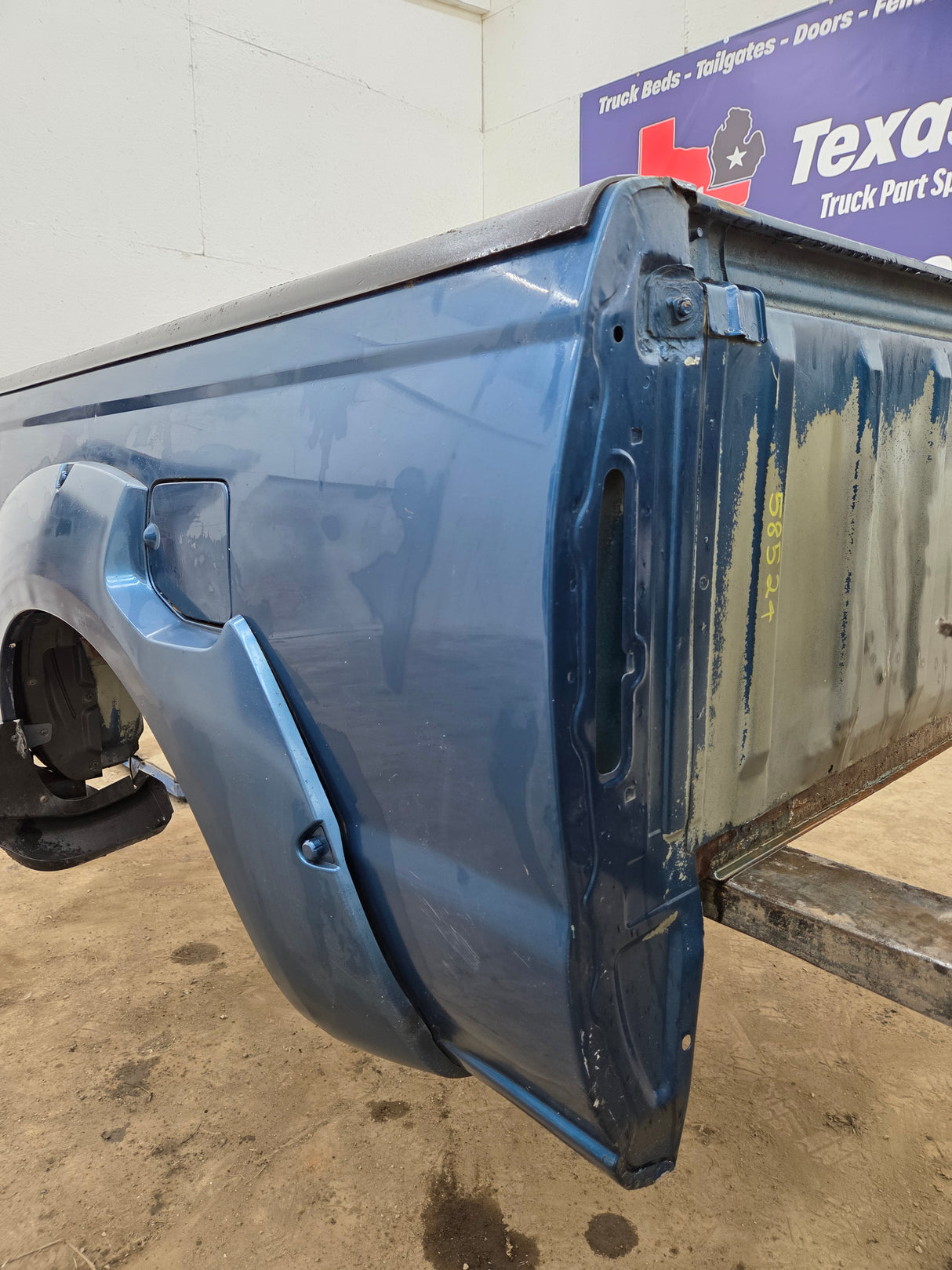 2001-2004 Nissan Frontier Long Bed Truck Bed 6' 2"