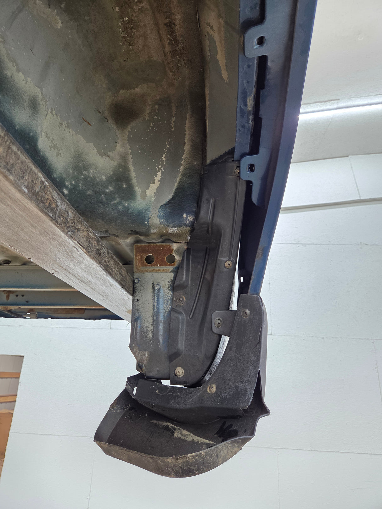 2001-2004 Nissan Frontier Long Bed Truck Bed 6' 2"