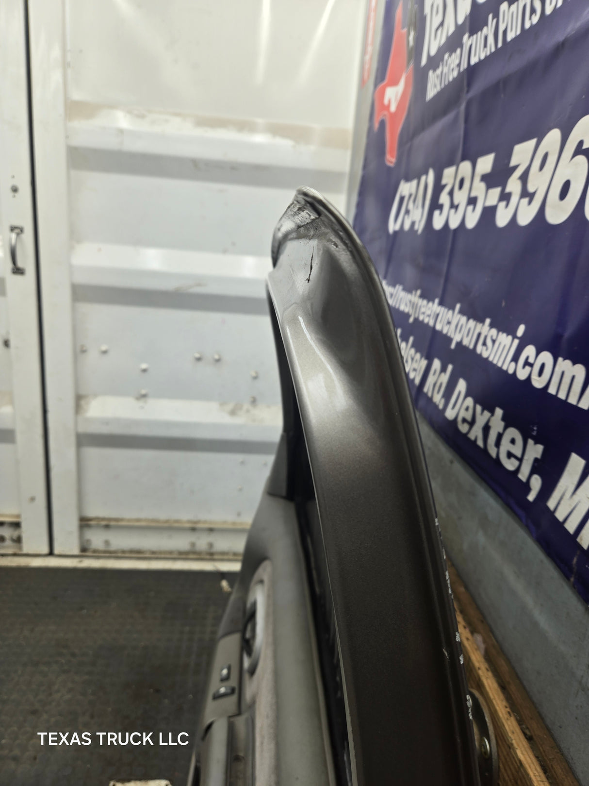 1988-2000 Chevrolet Silverado Suburban GMC Sierra Front Passenger Side Door RH