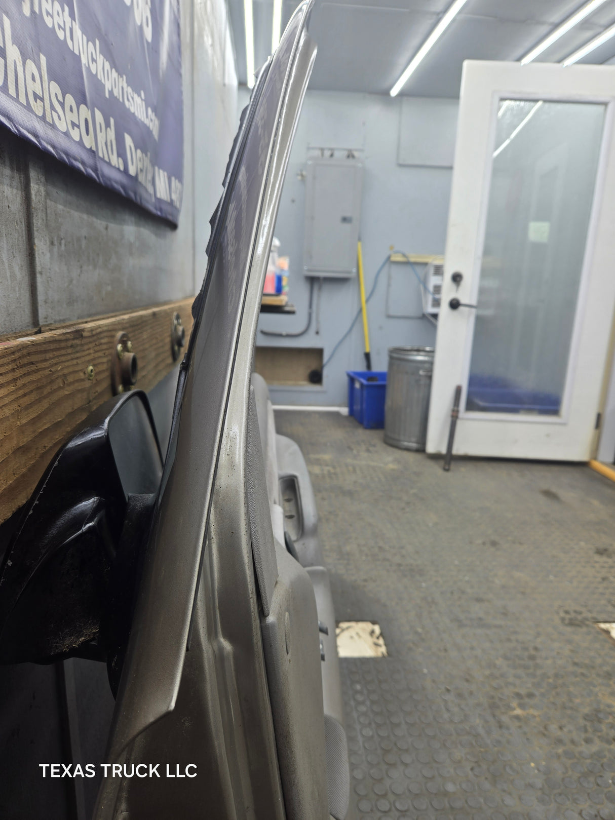 1988-2000 Chevrolet Silverado Suburban GMC Sierra Front Passenger Side Door RH