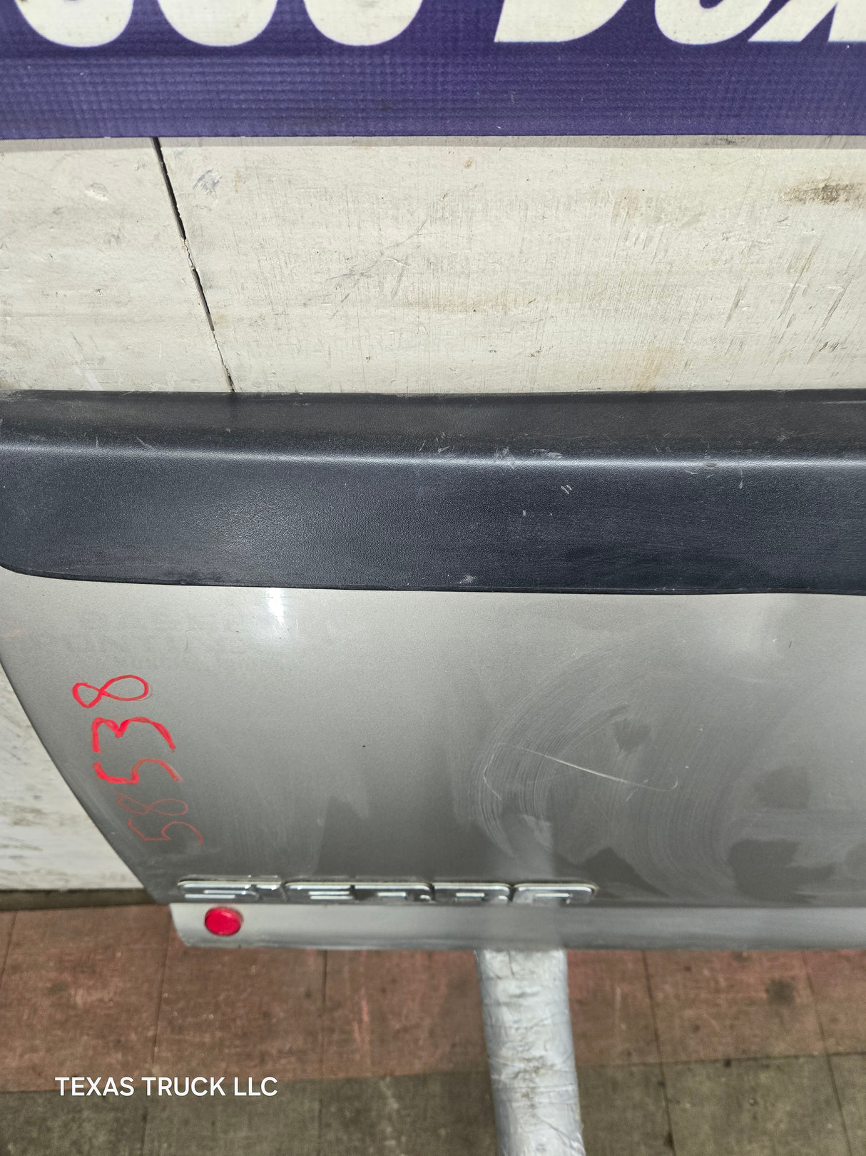 1999-2007 Chevrolet Silverado / GMC Sierra 1500 2500 3500 Tailgate