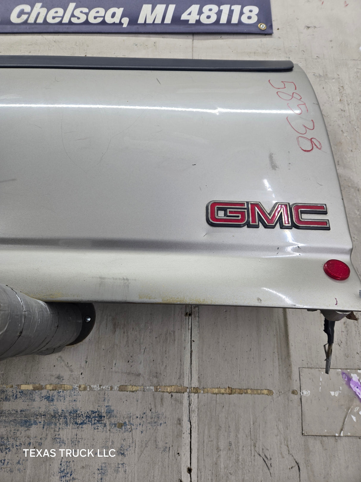 1999-2007 Chevrolet Silverado / GMC Sierra 1500 2500 3500 Tailgate