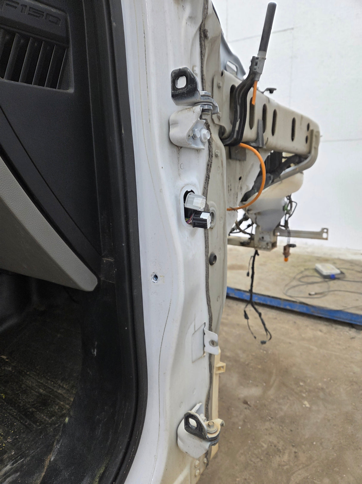 2015-2020 Ford F150 4 Door Extended Super Cab - Oxford White