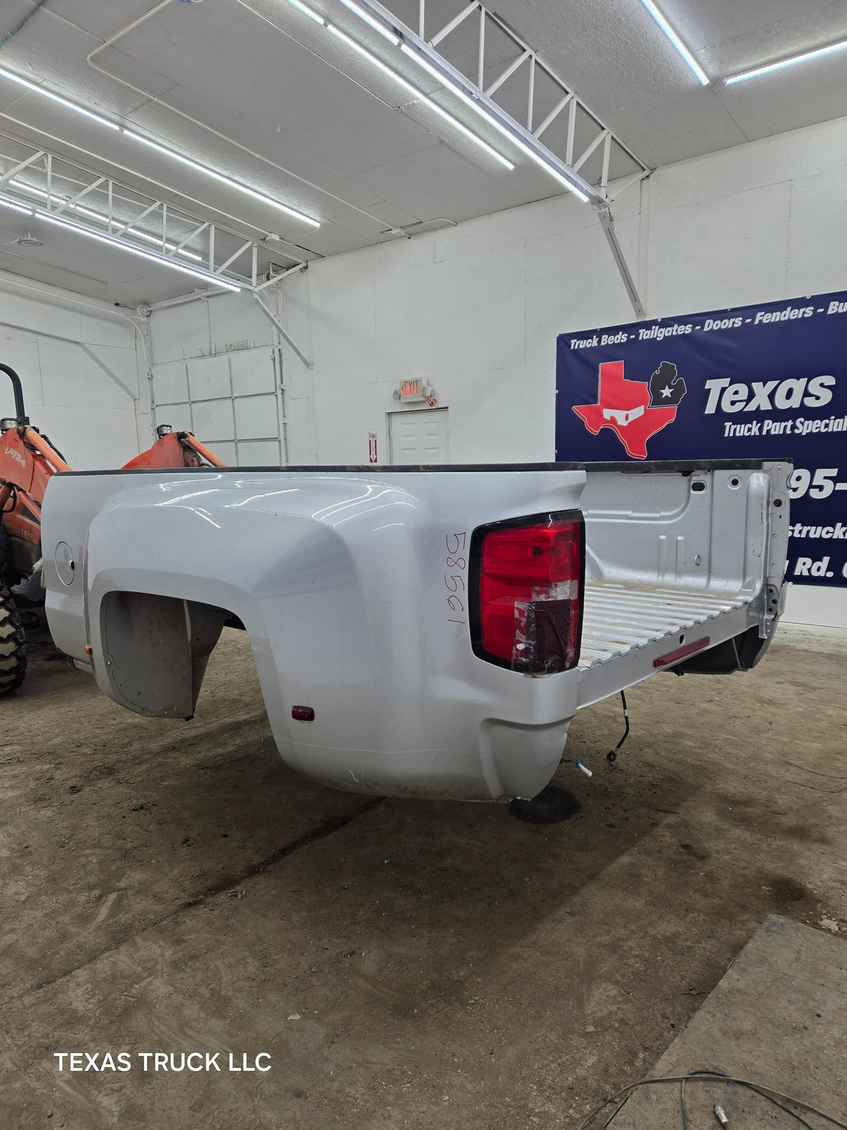 2014-2019 Chevrolet Silverado / GMC Sierra 3500 HD 8' Dually Truck Bed