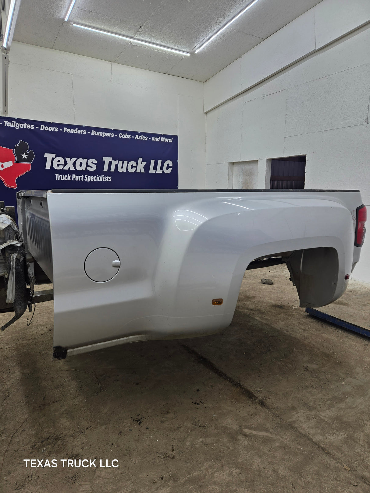 2014-2019 Chevrolet Silverado / GMC Sierra 3500 HD 8' Dually Truck Bed
