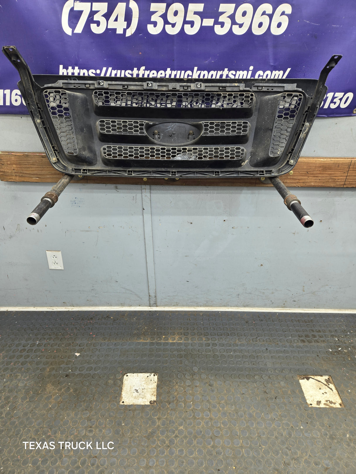 2004-2008 Ford F150 Grill XL - Black *DAMAGE