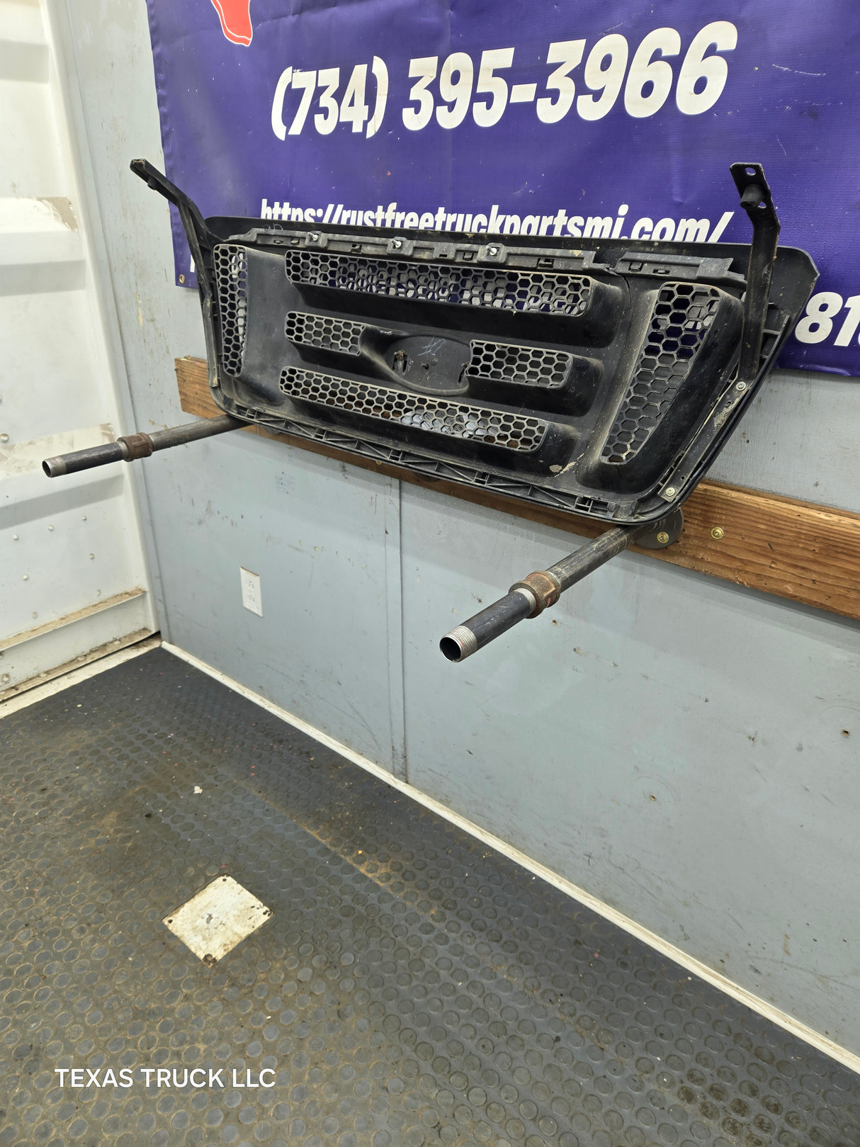 2004-2008 Ford F150 Grill XL - Black *DAMAGE