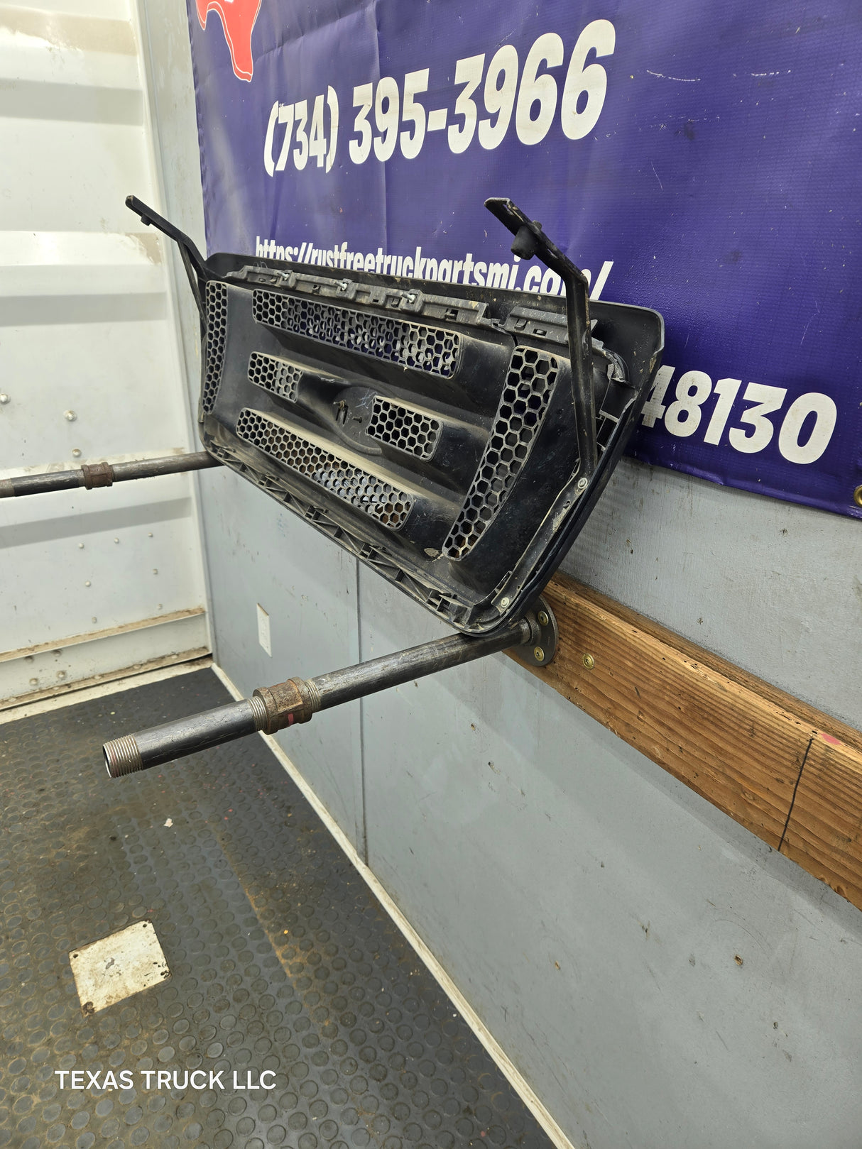 2004-2008 Ford F150 Grill XL - Black *DAMAGE