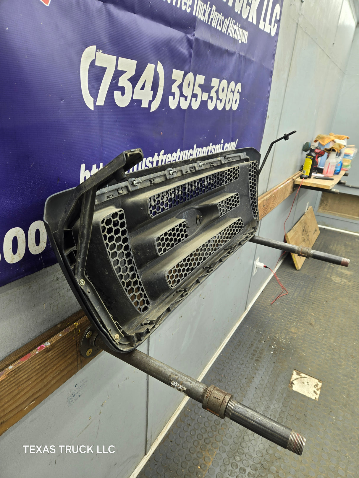 2004-2008 Ford F150 Grill XL - Black *DAMAGE