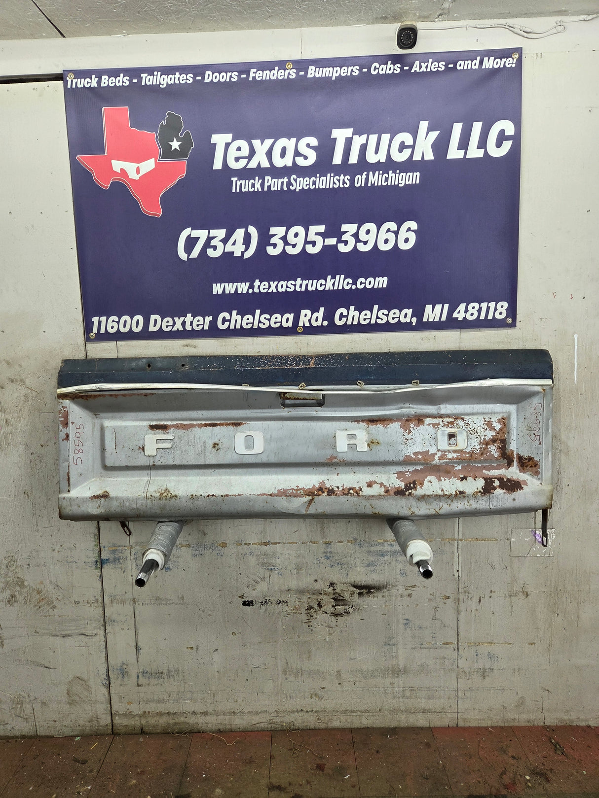 1980-1997 Bullnose / Bricknose / OBS Ford F100 F150 F250 F350 Tailgate *DAMAGE