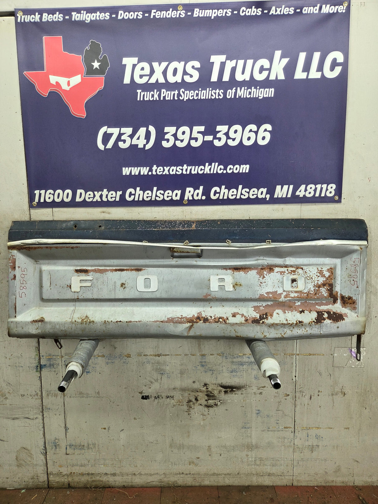 1980-1997 Bullnose / Bricknose / OBS Ford F100 F150 F250 F350 Tailgate *DAMAGE