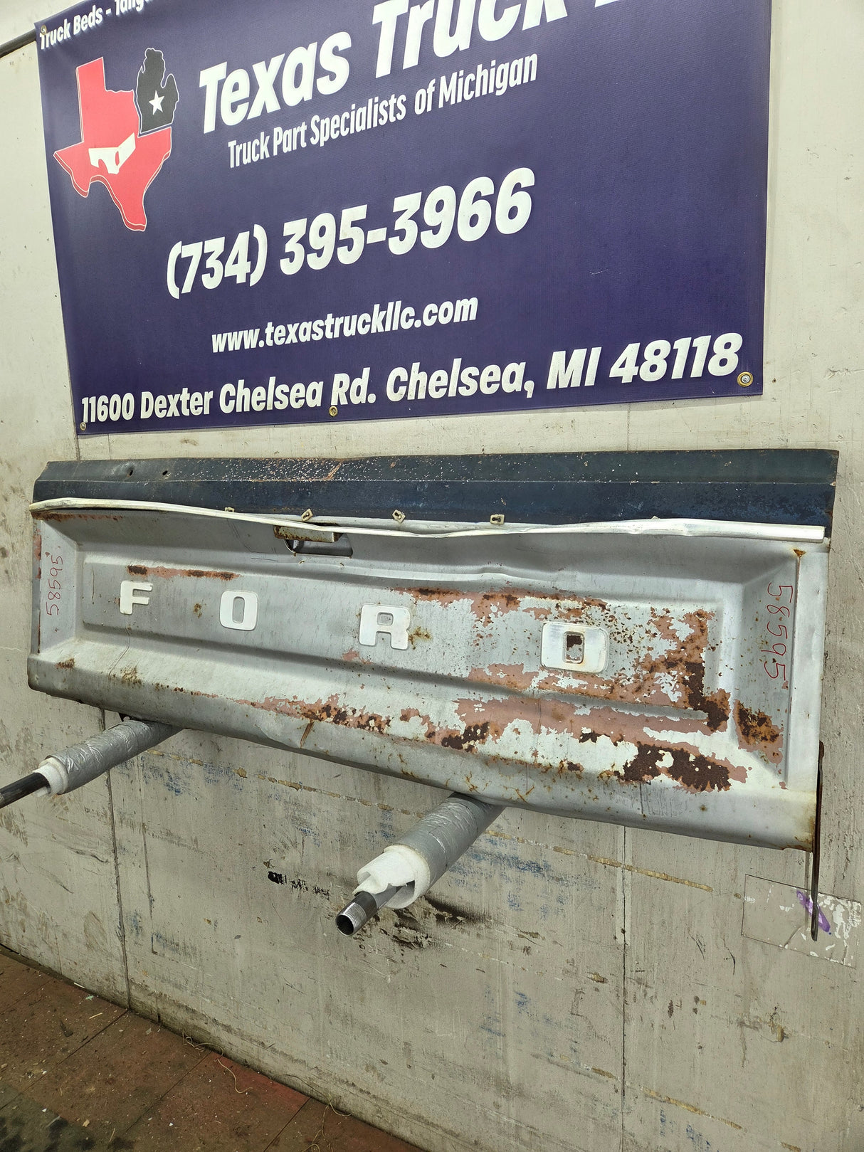 1980-1997 Bullnose / Bricknose / OBS Ford F100 F150 F250 F350 Tailgate *DAMAGE