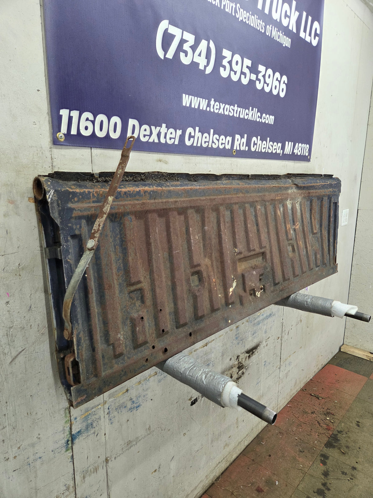 1980-1997 Bullnose / Bricknose / OBS Ford F100 F150 F250 F350 Tailgate *DAMAGE