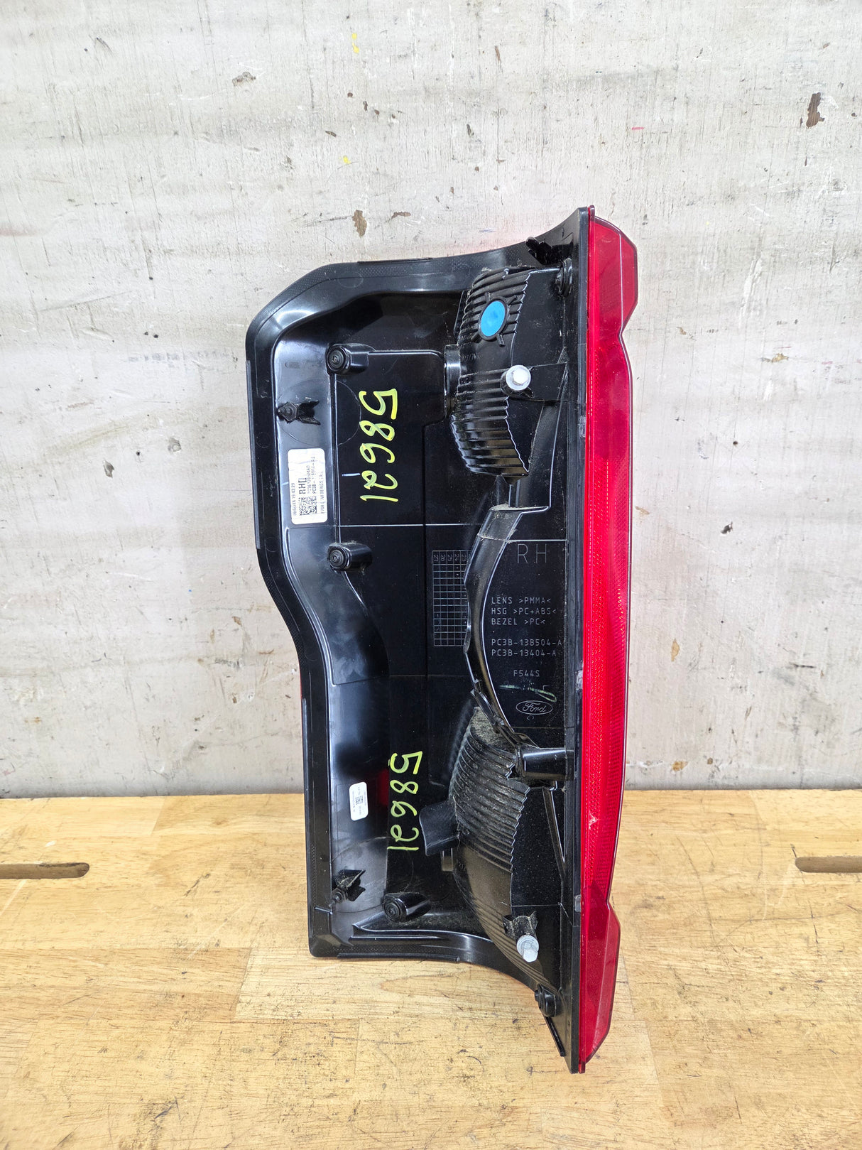 2023-2026 Ford Super Duty F250 F350 F450 F550 OEM RH Passenger Side Tail Light PC3B-13B504-AG