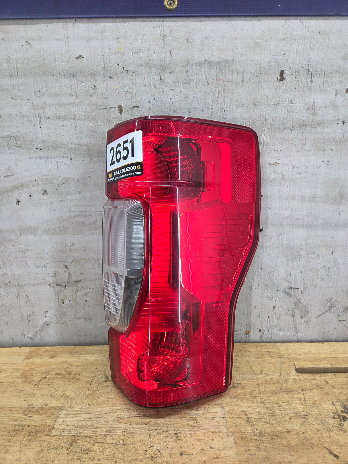 2020-2022 Ford Super Duty F250 F350 F450 F550 RH Passenger Side Tail Light Halogen LC3B-13B504-AD