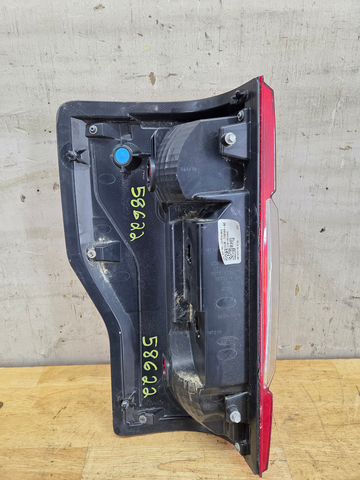 2020-2022 Ford Super Duty F250 F350 F450 F550 RH Passenger Side Tail Light Halogen LC3B-13B504-AD