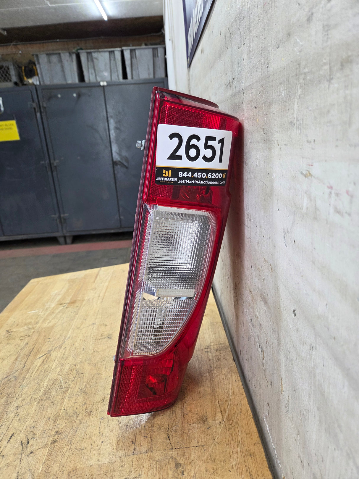 2020-2022 Ford Super Duty F250 F350 F450 F550 RH Passenger Side Tail Light Halogen LC3B-13B504-AD