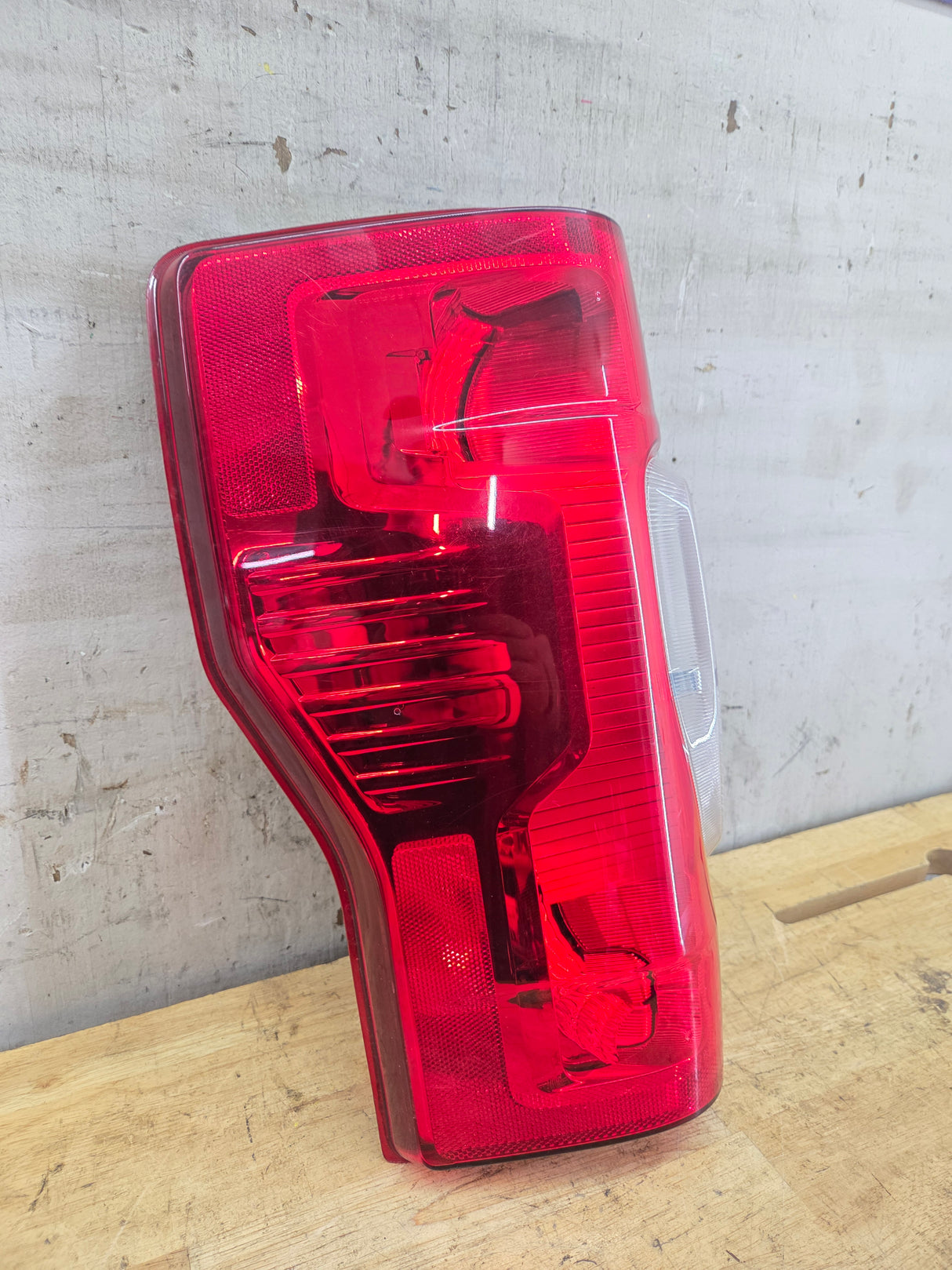 2020-2022 Ford Super Duty F250 F350 F450 F550 LH Driver Side Tail Light Halogen LC3B-13B505-AD