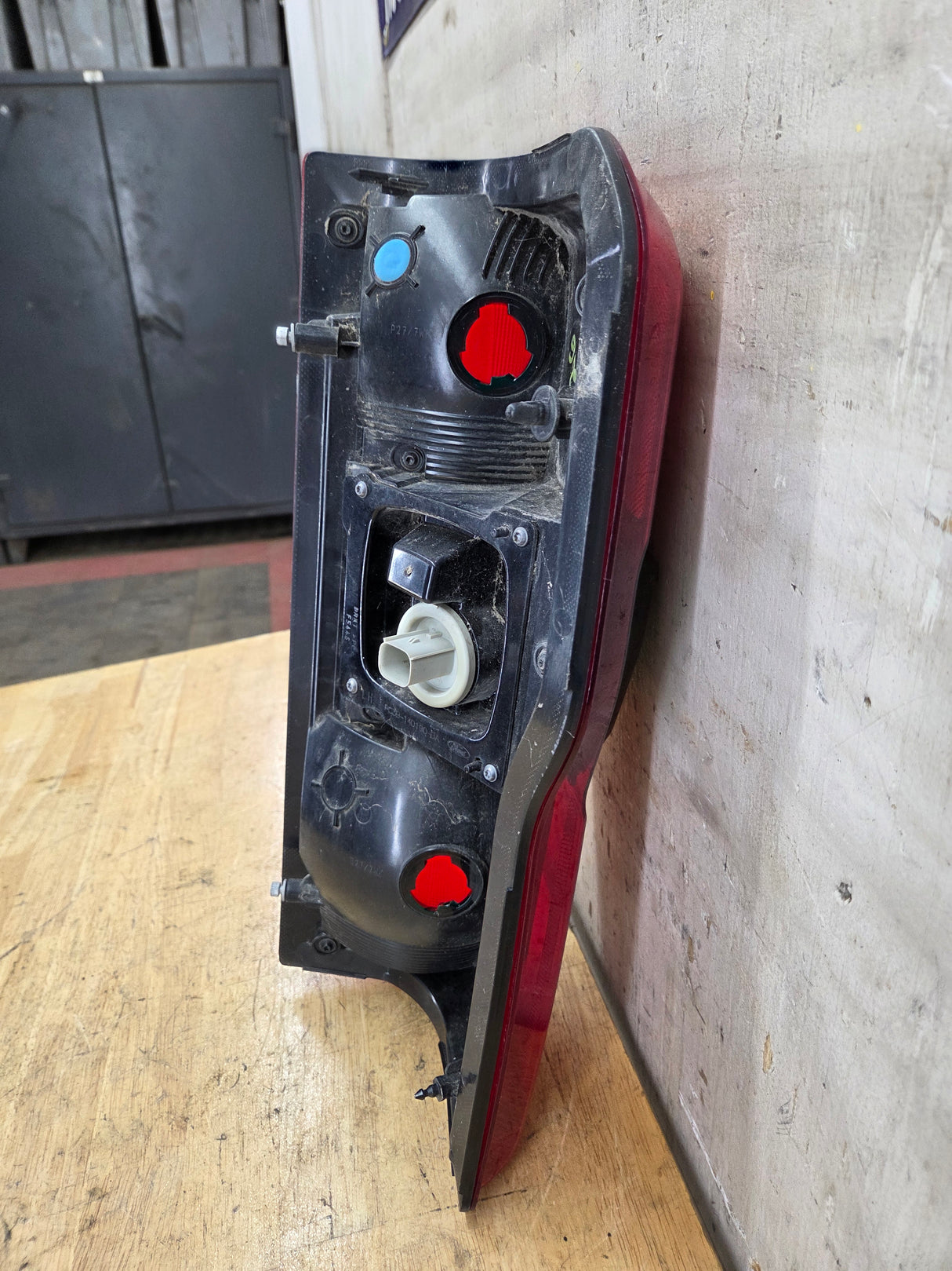2023-2026 Ford Super Duty F250 F350 RH Incandescent Passenger Side Tail Light With Bliss PC3B-13B504-BJ