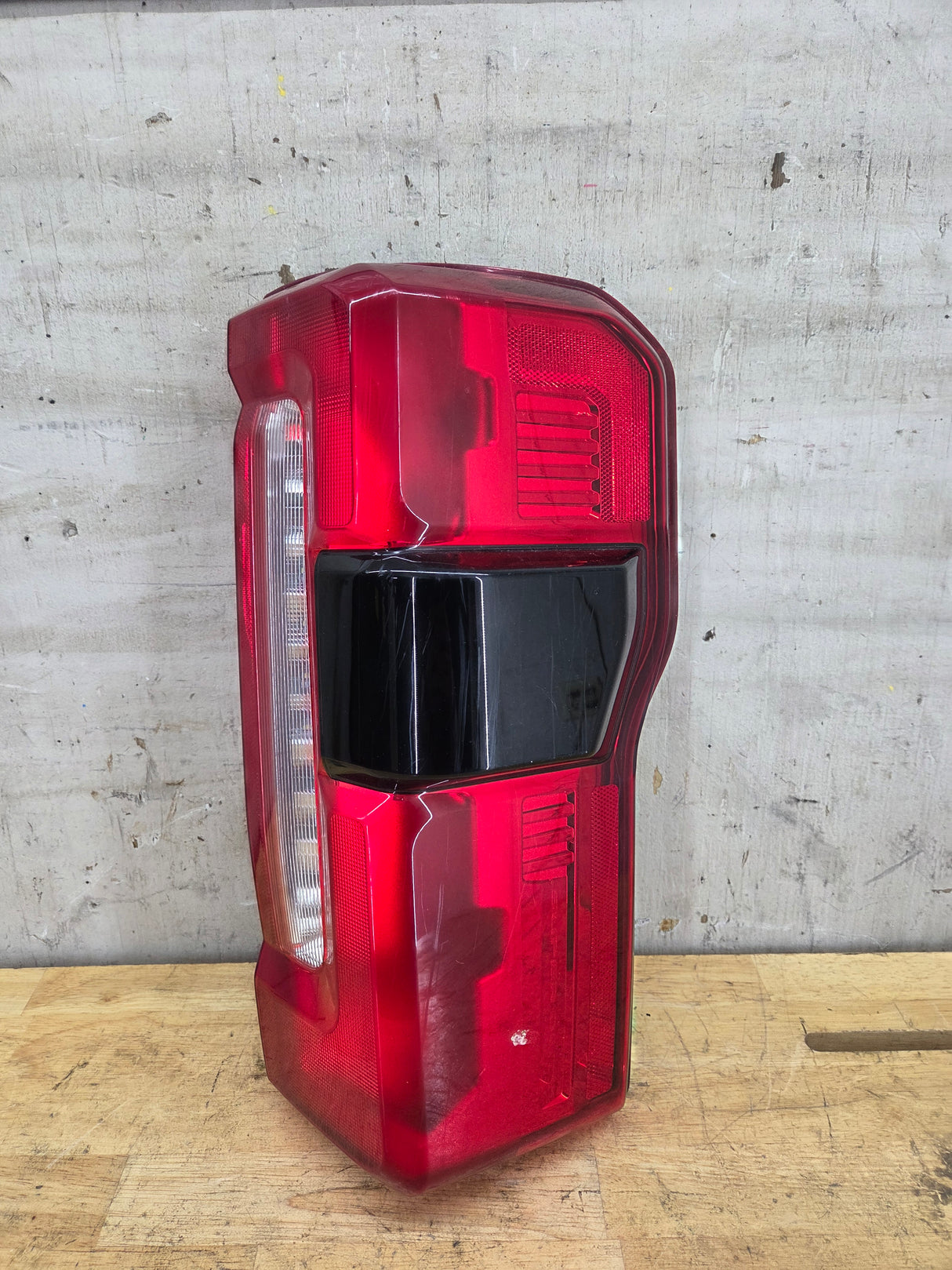 2023-2026 Ford Super Duty F250 F350 RH Incandescent Passenger Side Tail Light With Bliss PC3B-13B504-BJ