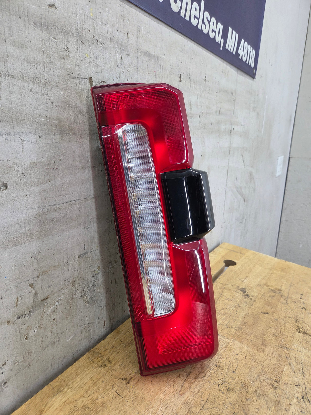 2023-2026 Ford Super Duty F250 F350 RH Incandescent Passenger Side Tail Light With Bliss PC3B-13B504-BJ