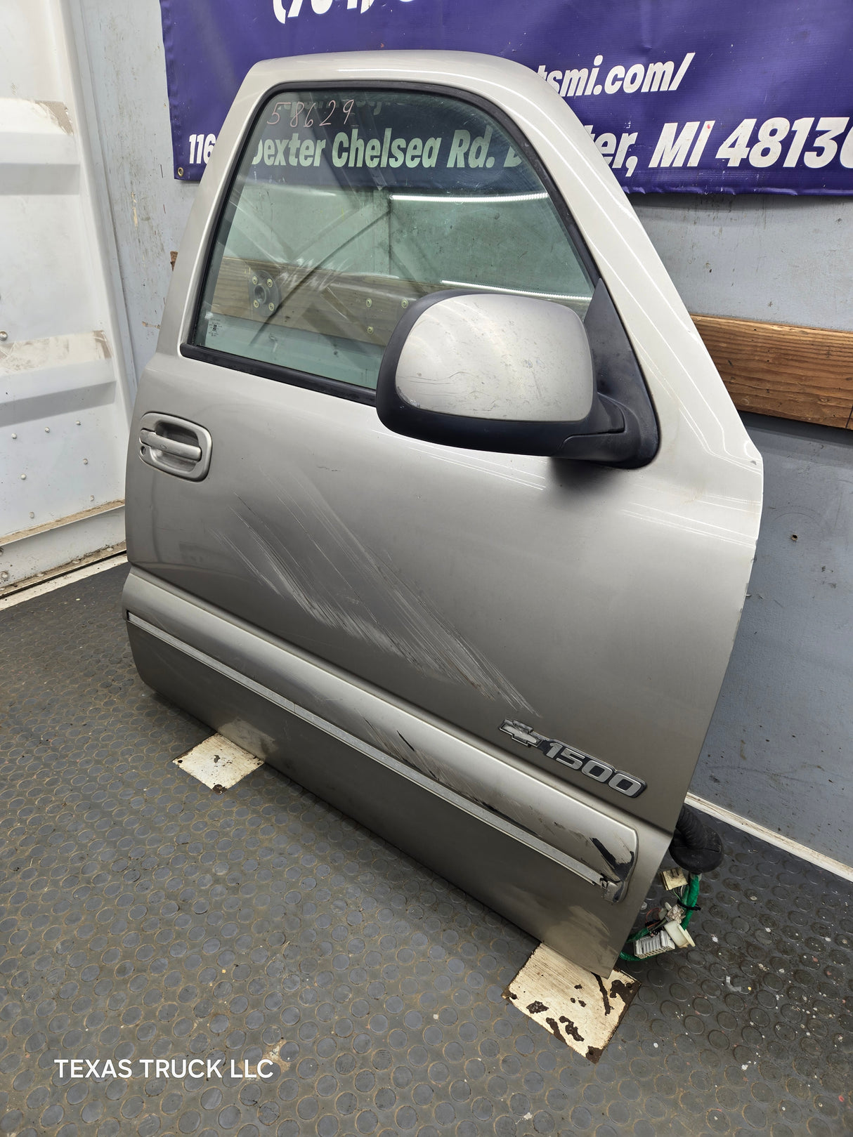 1999-2006 Chevrolet Silverado / GMC Sierra 1500 2500 3500 HD Front Passenger Side Door RH