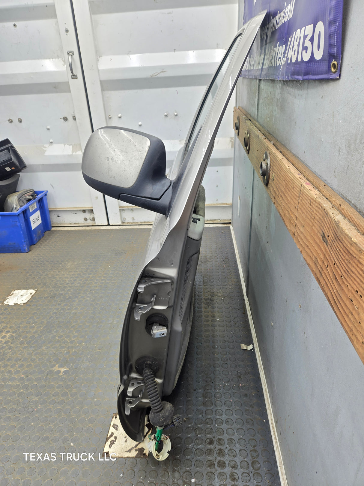 1999-2006 Chevrolet Silverado / GMC Sierra 1500 2500 3500 HD Front Passenger Side Door RH