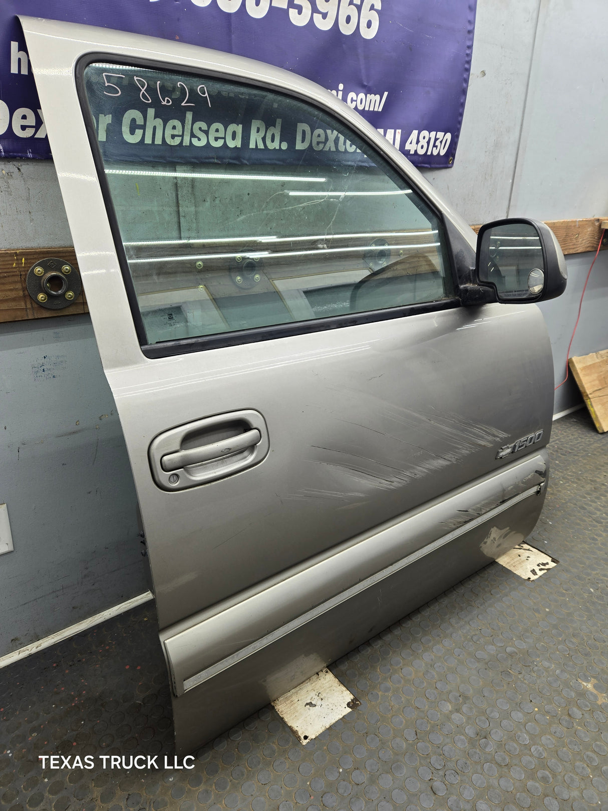 1999-2006 Chevrolet Silverado / GMC Sierra 1500 2500 3500 HD Front Passenger Side Door RH