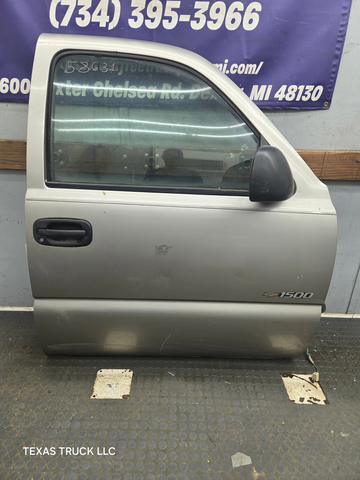 1999-2006 Chevrolet Silverado / GMC Sierra 1500 2500 3500 HD Front Passenger Side Door RH