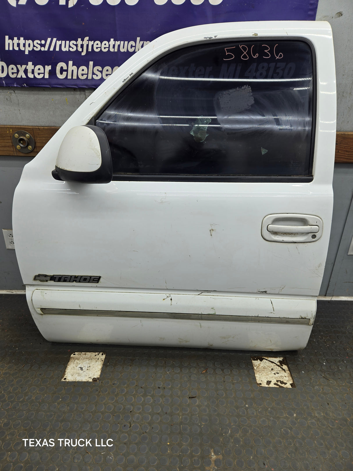 1999-2006 Chevrolet Silverado / GMC Sierra 1500 2500 3500 HD Front Driver Side Door LH
