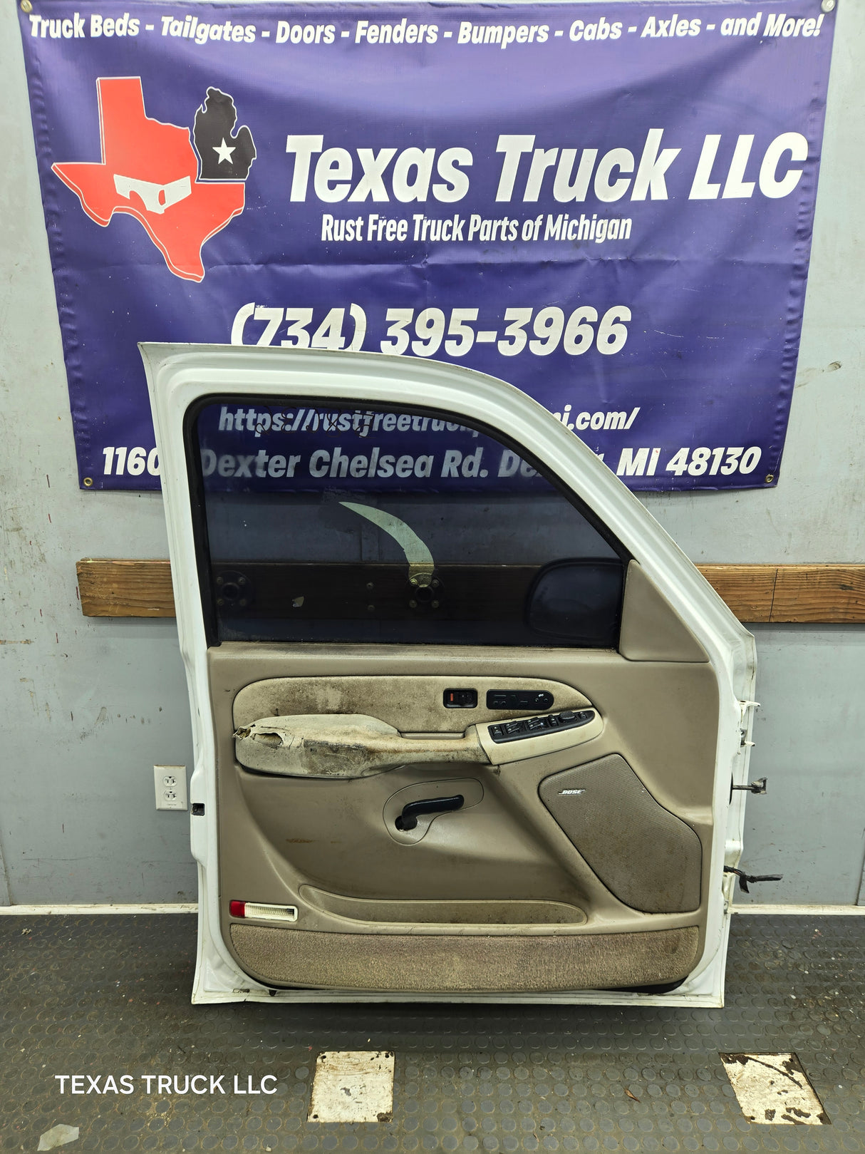 1999-2006 Chevrolet Silverado / GMC Sierra 1500 2500 3500 HD Front Driver Side Door LH