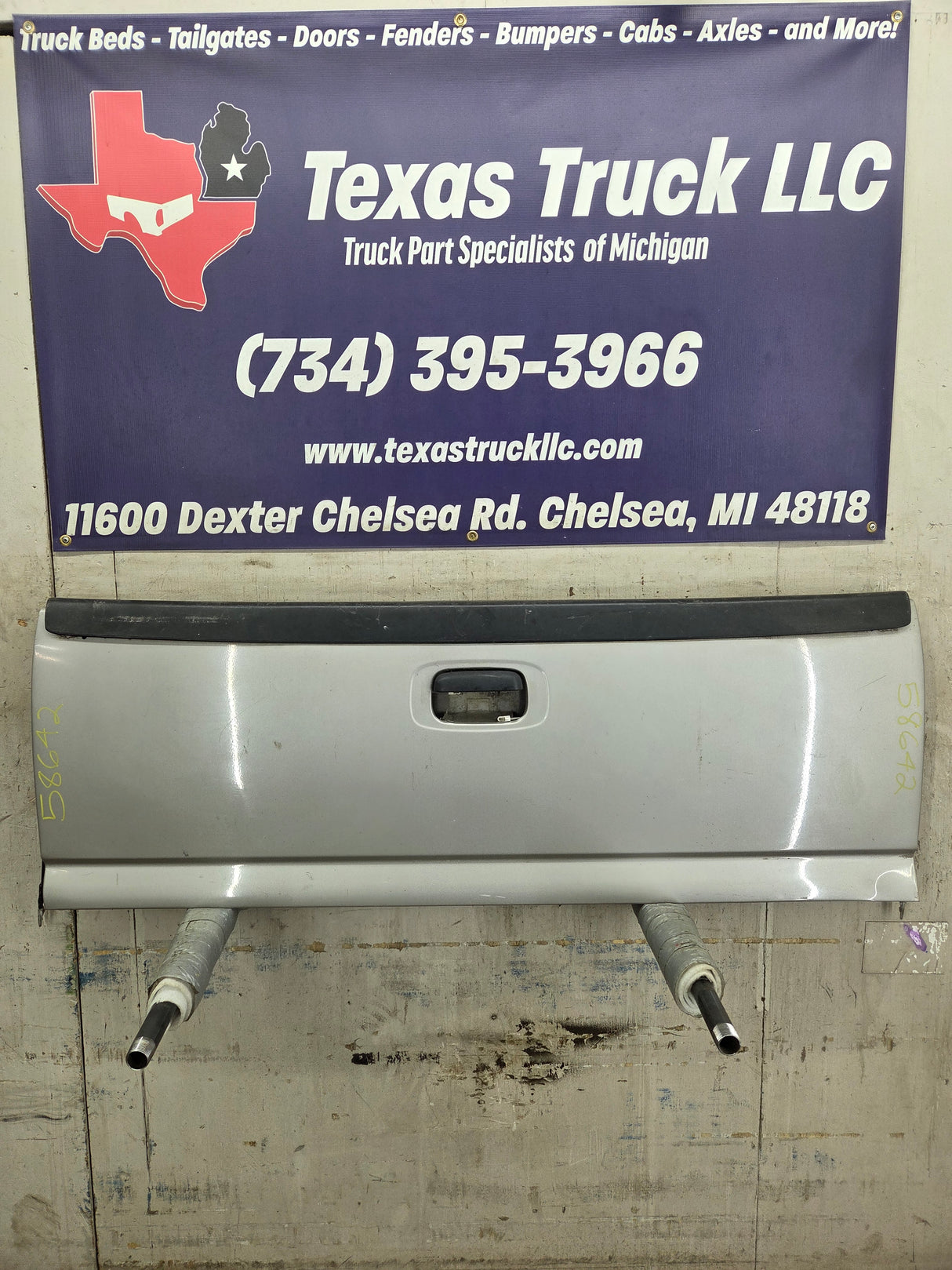 1999-2007 Chevrolet Silverado / GMC Sierra 1500 2500 3500 HD Tailgate