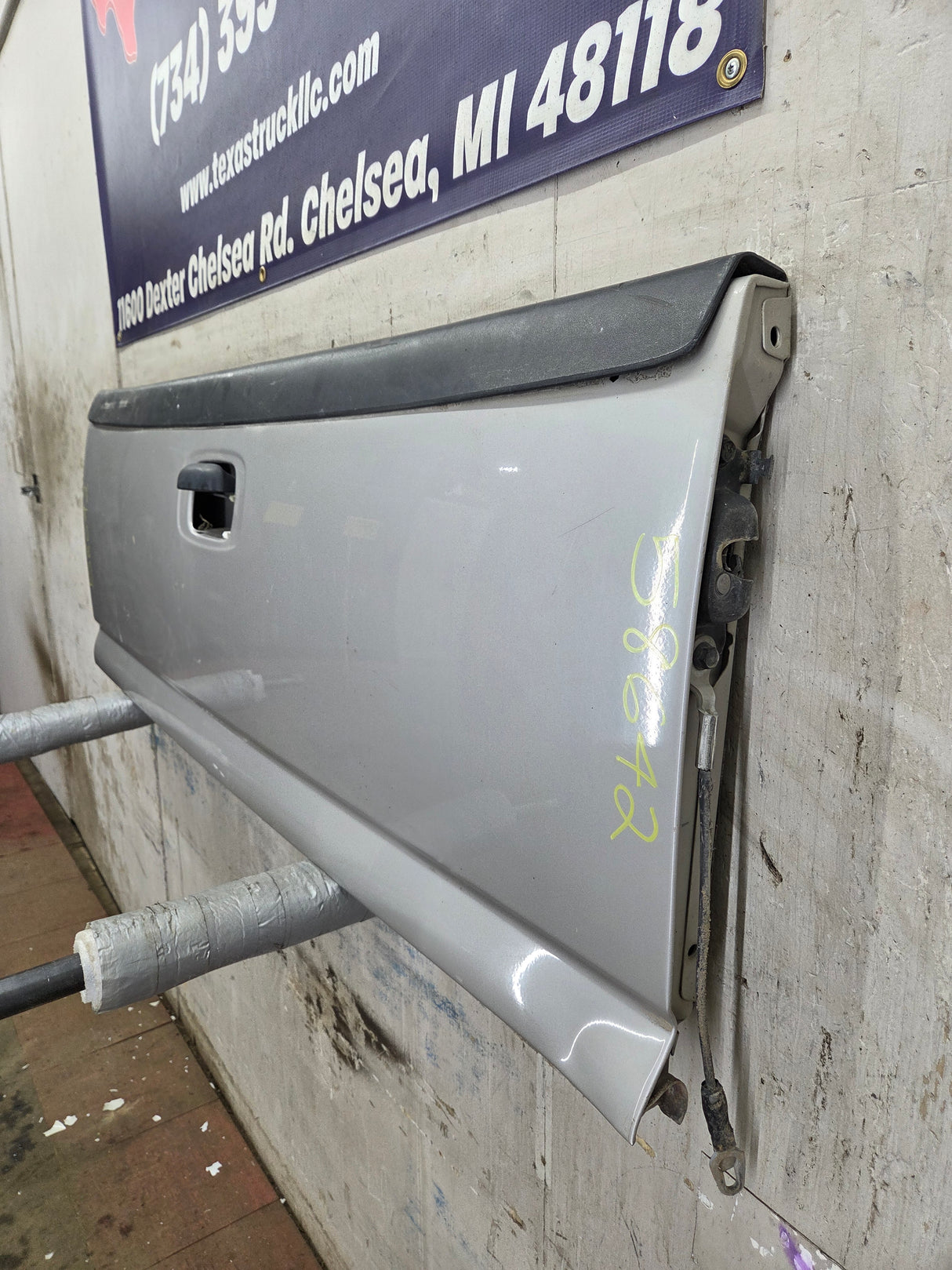 1999-2007 Chevrolet Silverado / GMC Sierra 1500 2500 3500 HD Tailgate