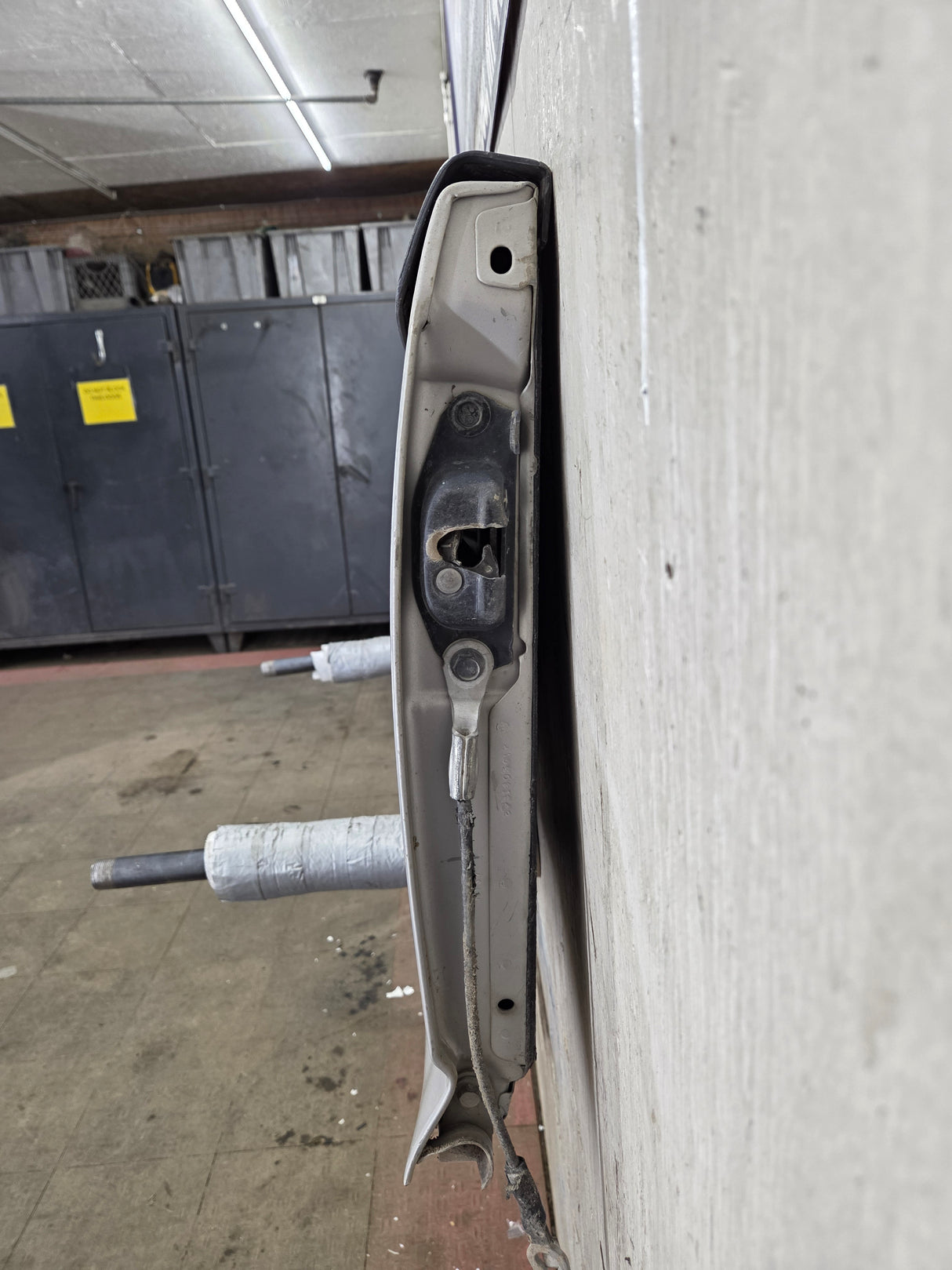 1999-2007 Chevrolet Silverado / GMC Sierra 1500 2500 3500 HD Tailgate