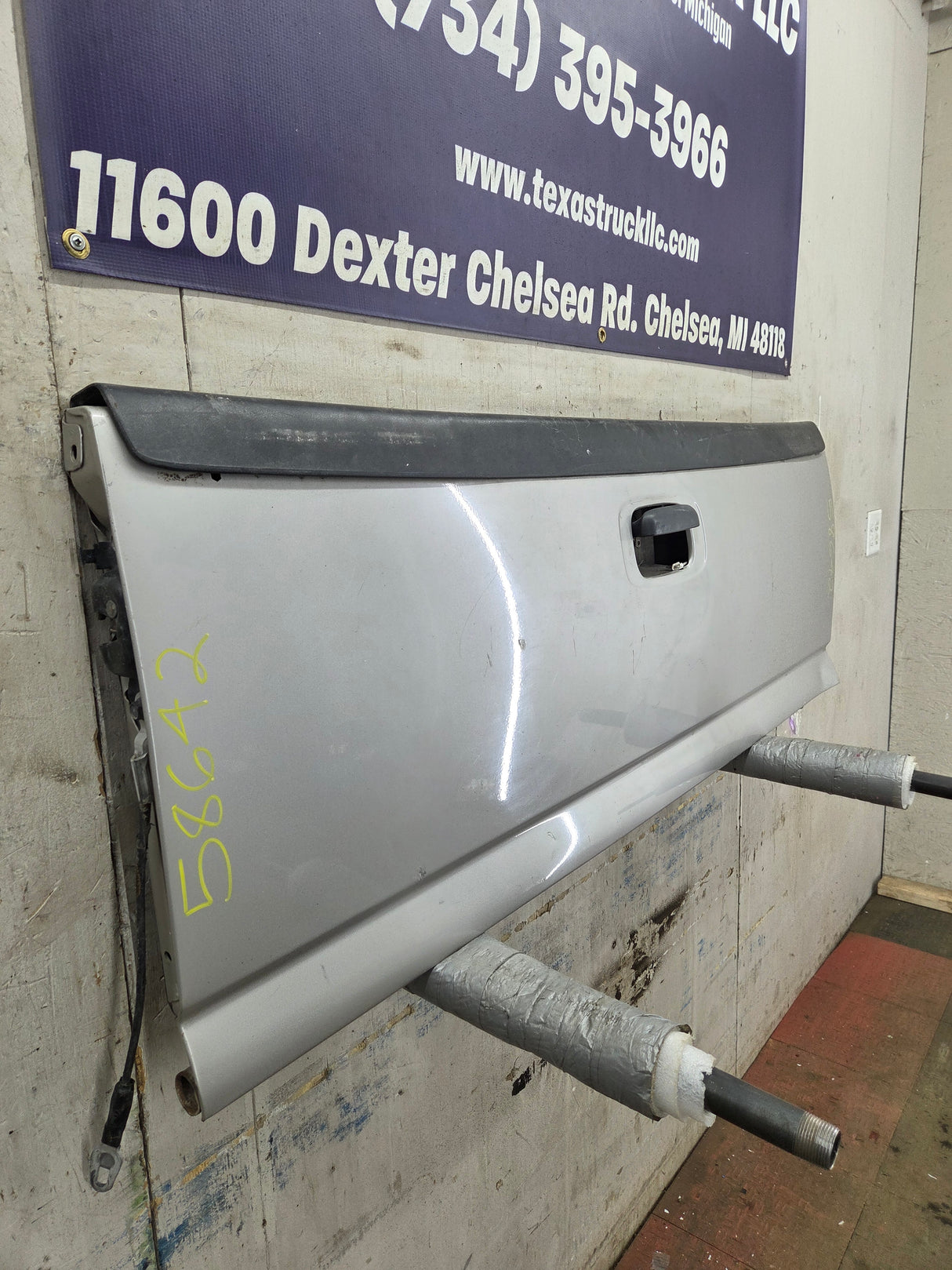 1999-2007 Chevrolet Silverado / GMC Sierra 1500 2500 3500 HD Tailgate