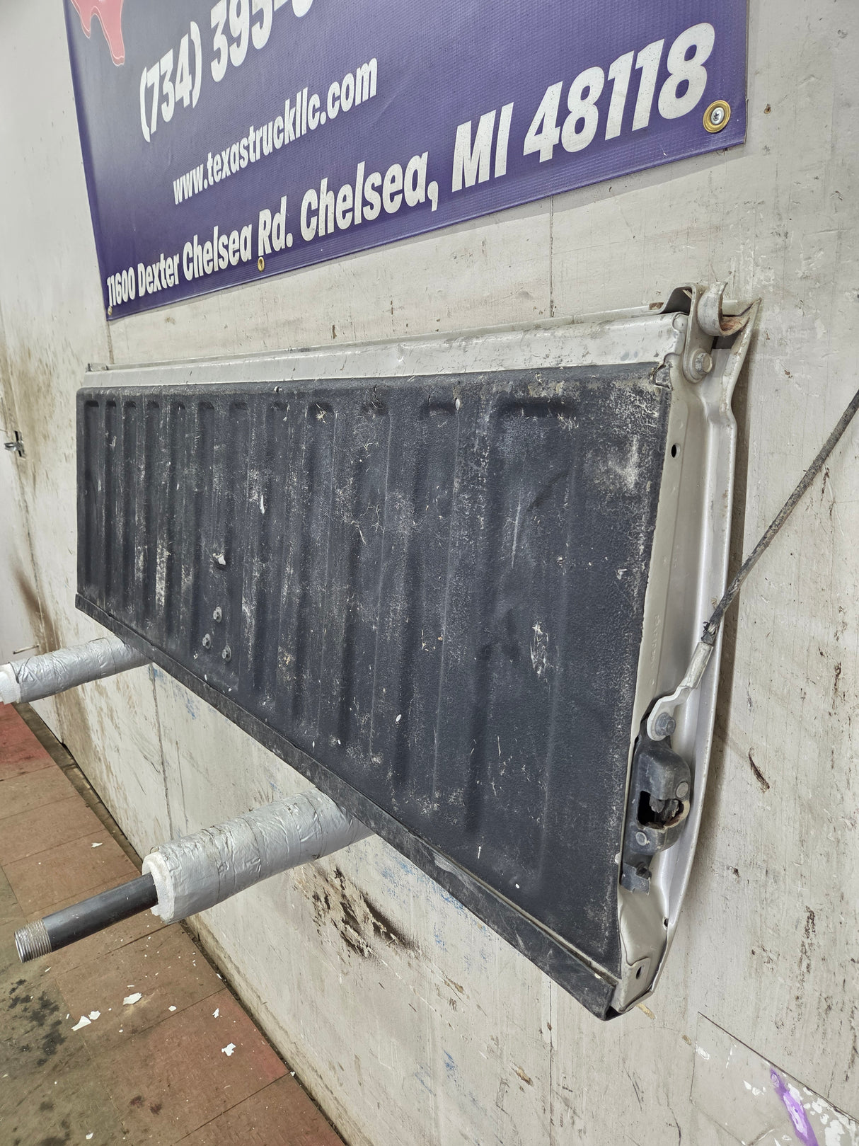 1999-2007 Chevrolet Silverado / GMC Sierra 1500 2500 3500 HD Tailgate