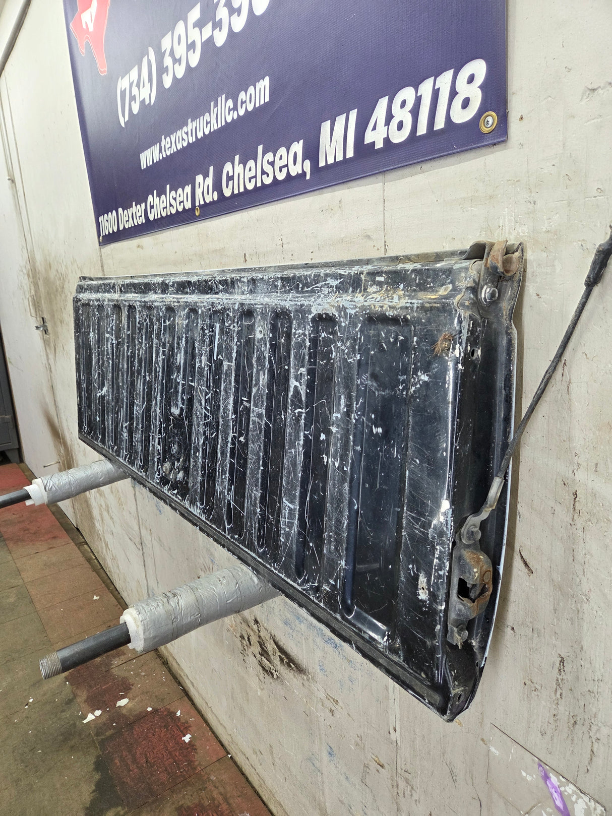 1999-2007 Chevrolet Silverado / GMC Sierra 1500 2500 3500 HD Tailgate