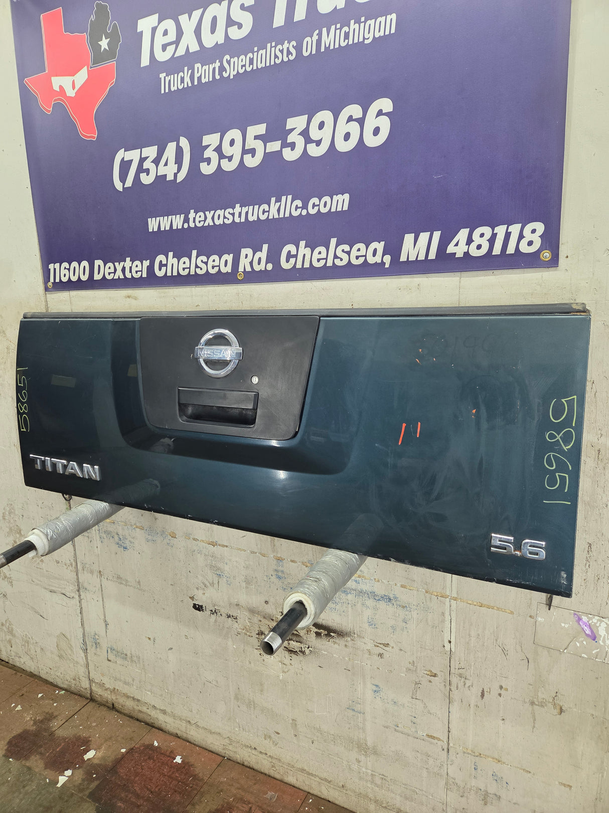 2004-2012 Nissan Titan Tailgate